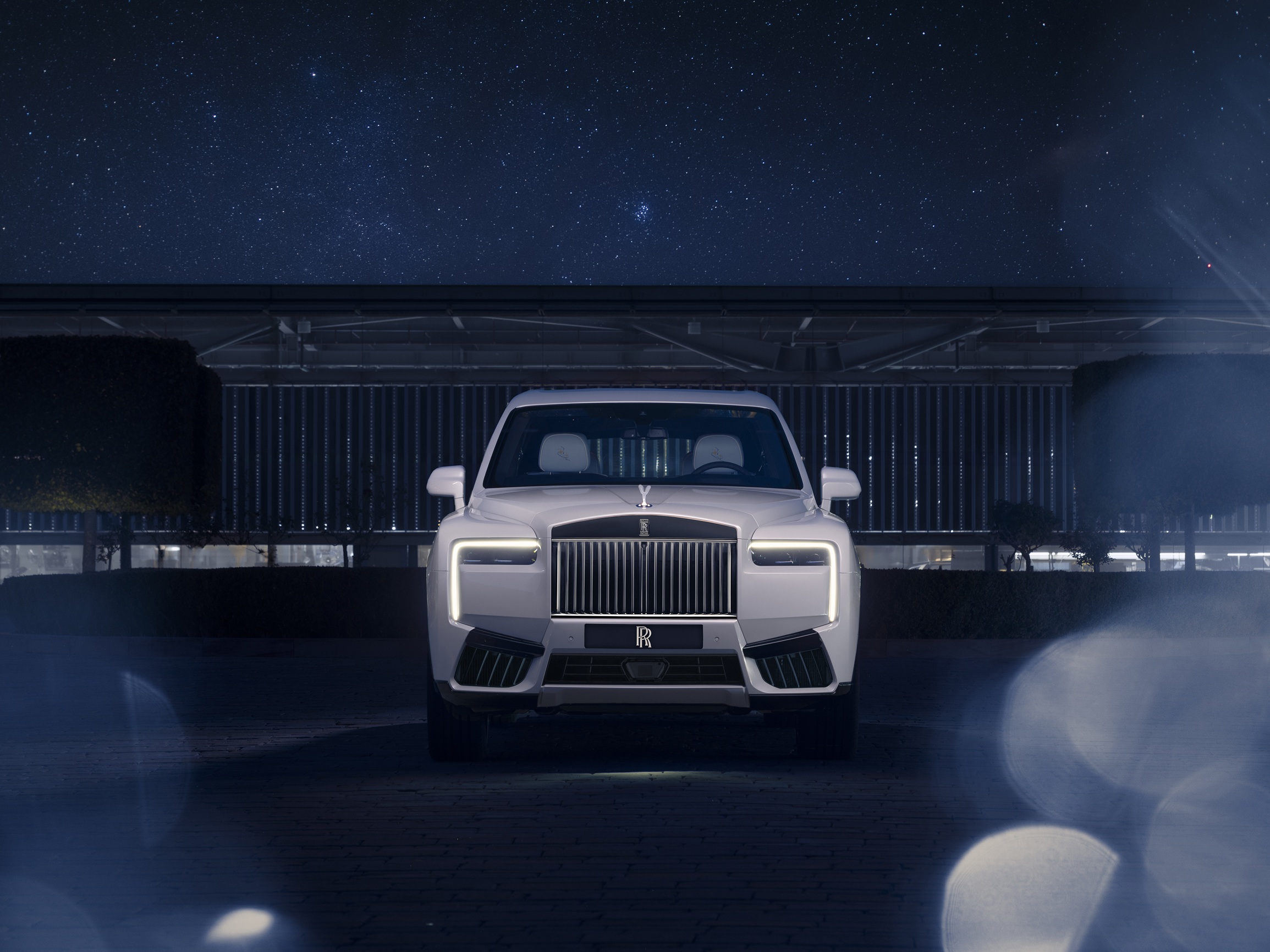 Rolls-Royce’dan uzayın dramasını kutlayan eşsiz tasarım; Cullinan Cosmos