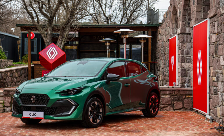 Türkiye’nin en çok satan otomobili Clio, yeni nesliyle Türkiye’de