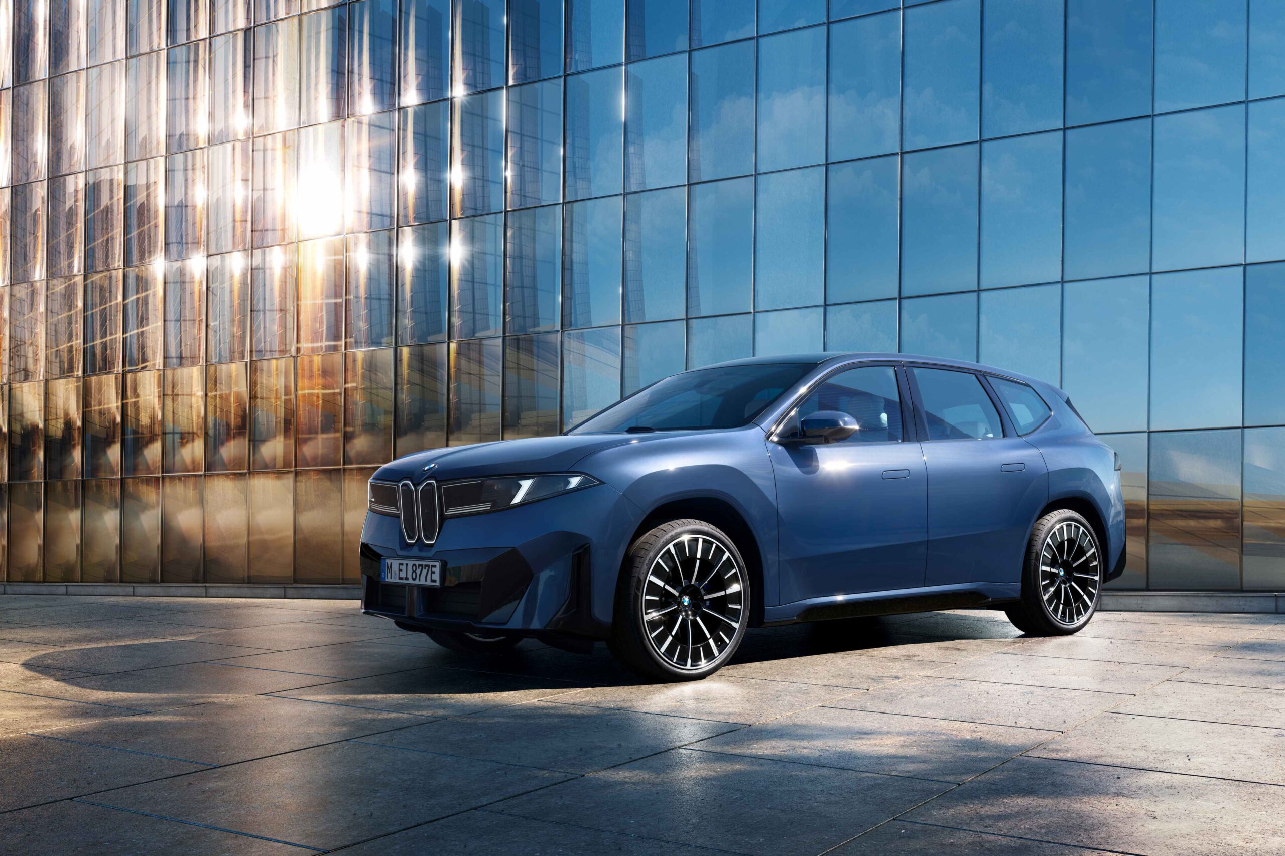 Yeni BMW iX3 50 xDrive Türkiye’de ön talebe açıldı